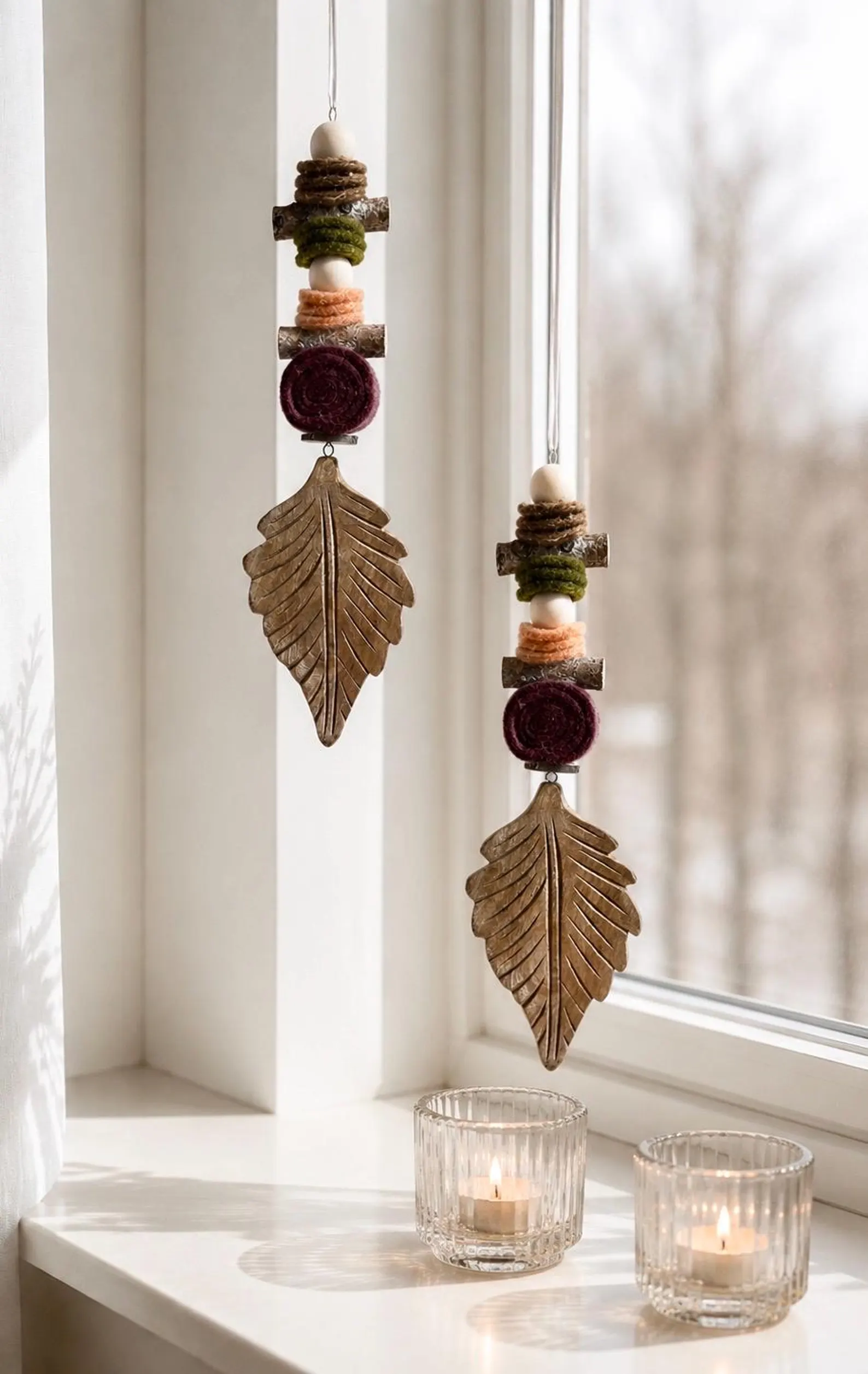 Fensterhänger Blatt aus Holz und Filz – natürliche Herbstdeko