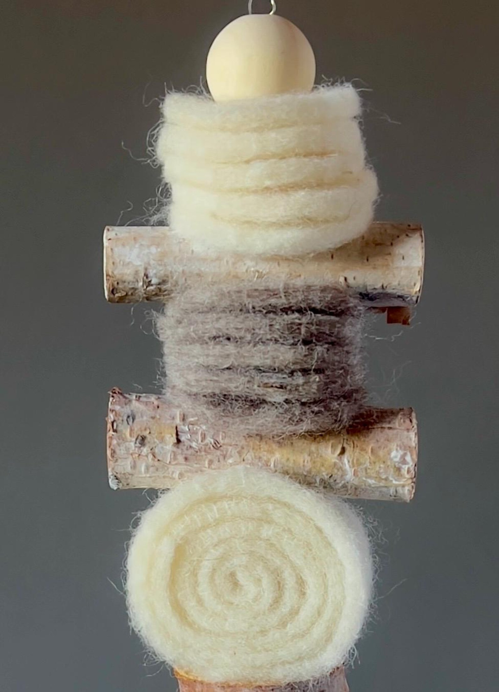 Fensterdeko Herz Holz Filz Natur – Detailansicht 3 – Vorschaubild