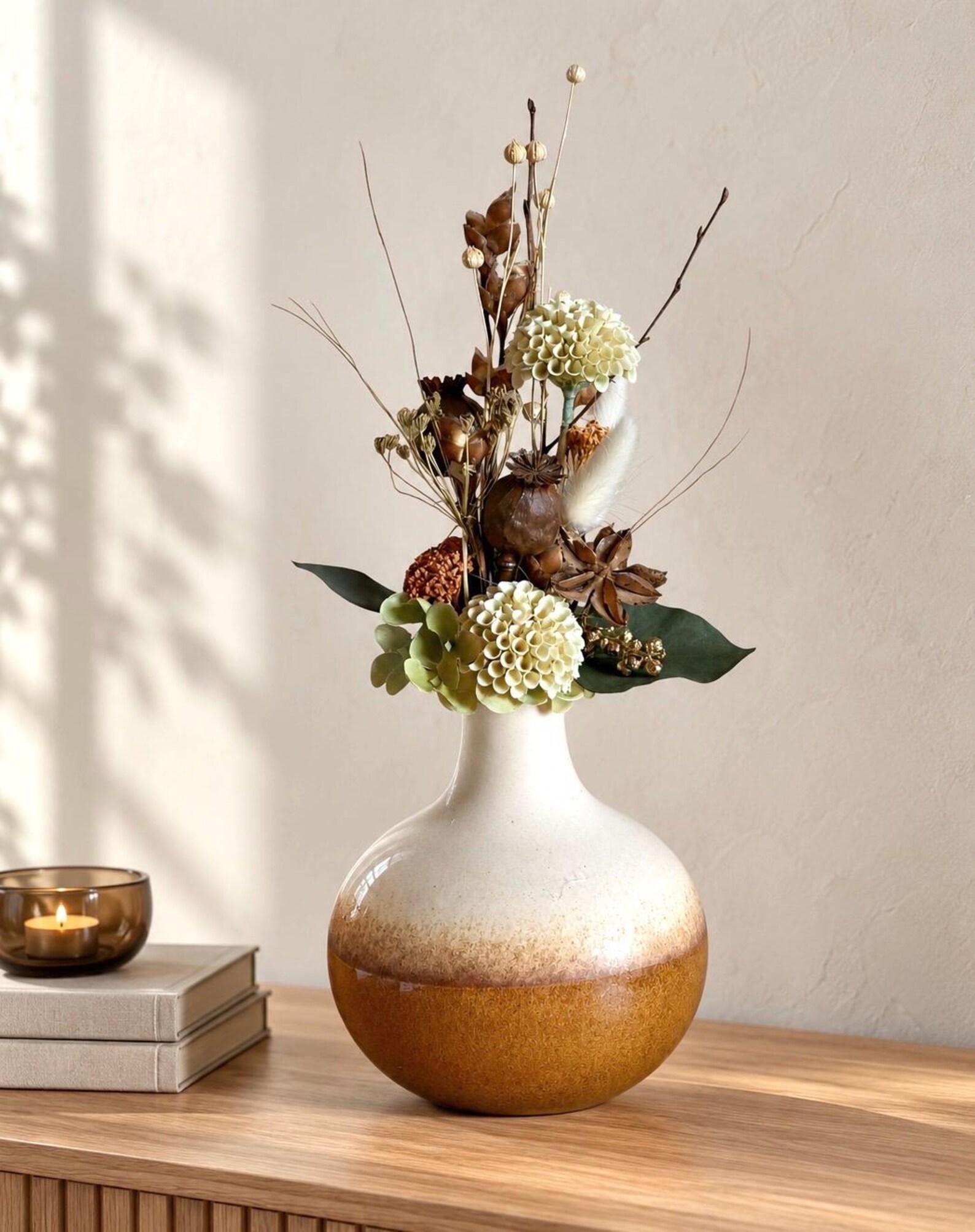 Arrangement in Keramikvase