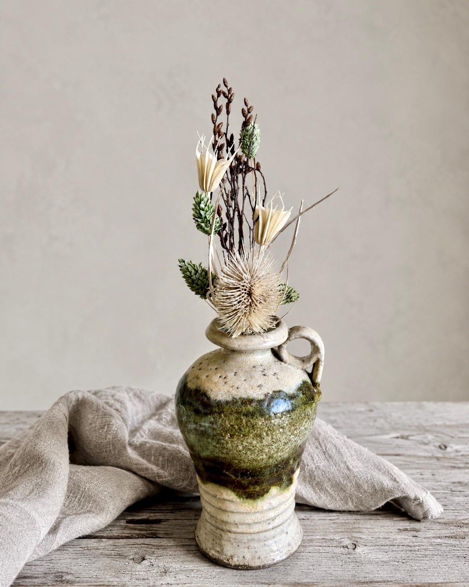 Henkelvase aus Studio-Keramik