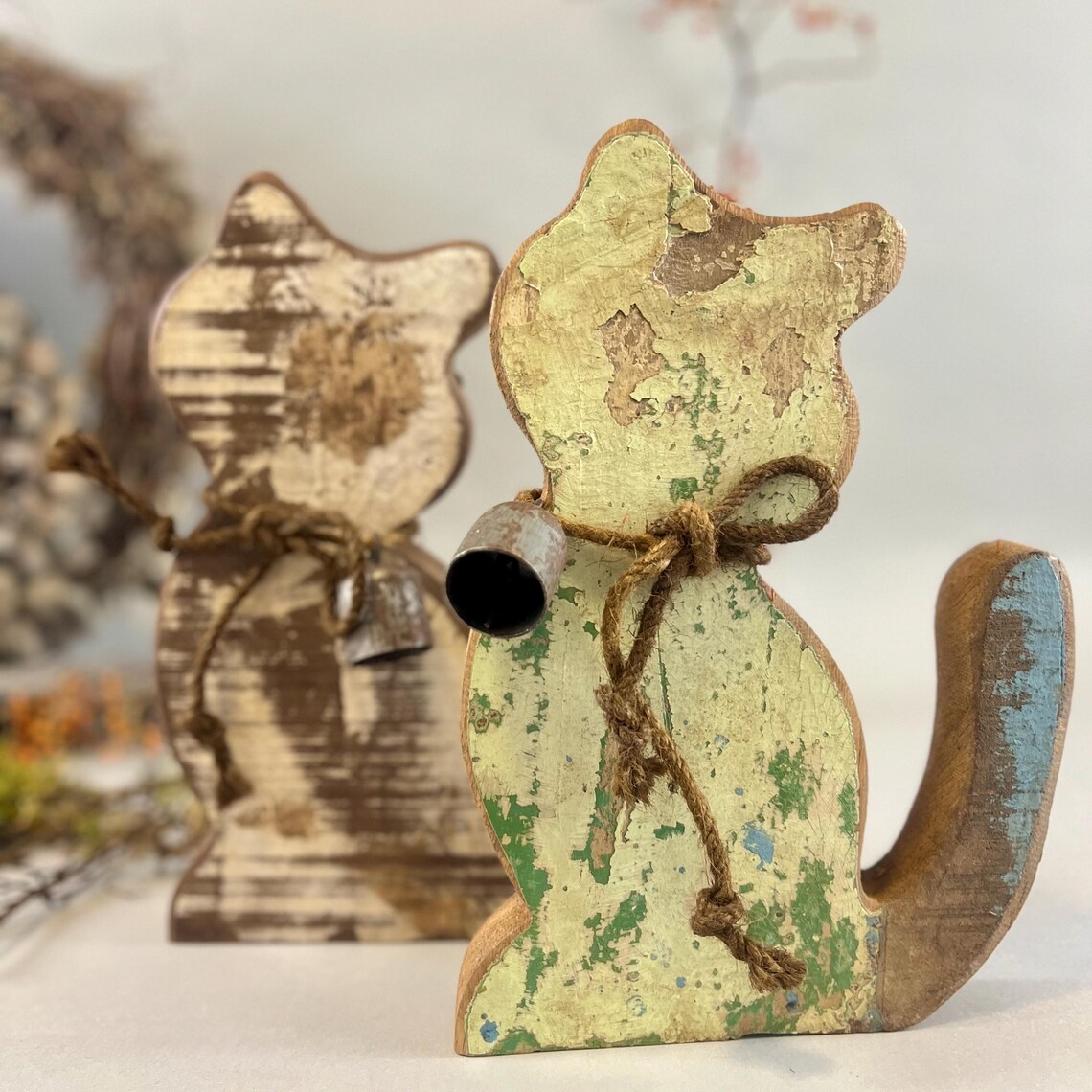 Holzfigur Katze Upcycling Vintage Deko mit Glocke